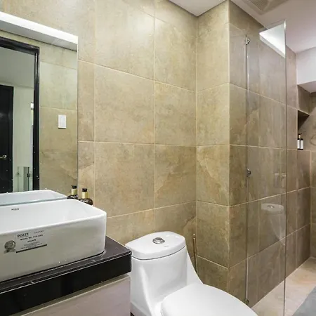 2Br Modern Decor Condo In Bgc