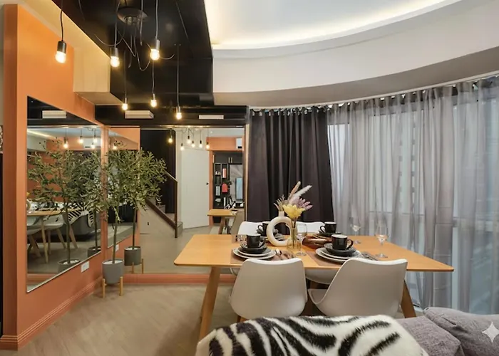 2br Modern Decor In Bgc Aparthotel Manila