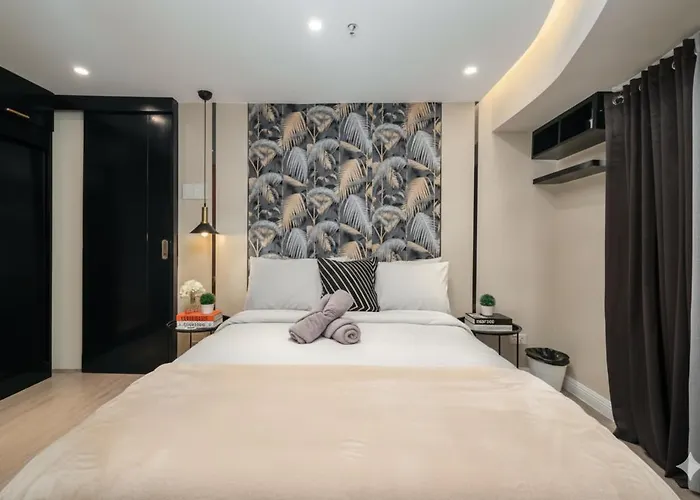 2br Modern Decor In Bgc Aparthotel