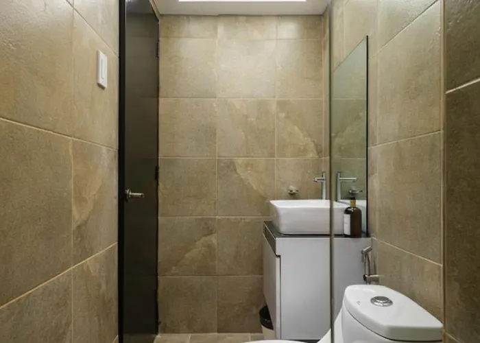 2br Modern Decor In Bgc