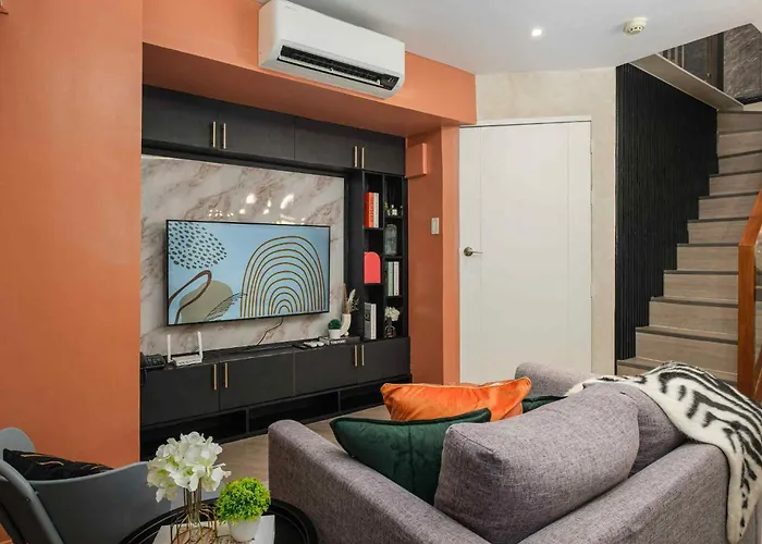 2br Modern Decor In Bgc Aparthotel