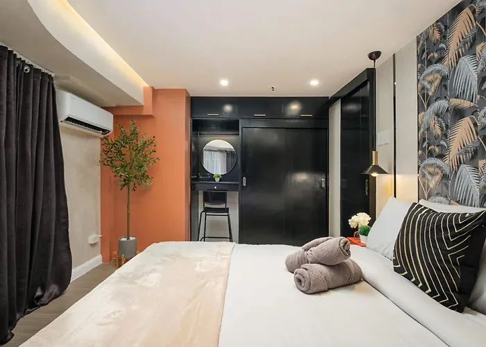 2br Modern Decor In Bgc Aparthotel Manila