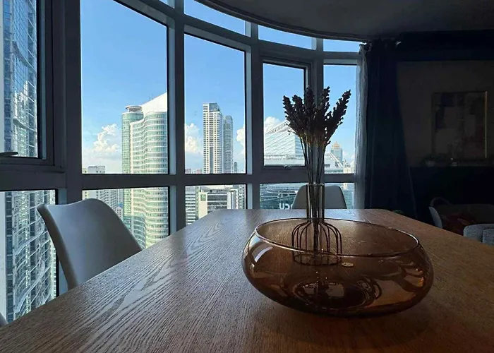 2br Modern Decor In Bgc Aparthotel Manila